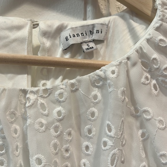 Gianni Bini woven Maurice’s eyelet balloon sleeve blouse size s - Picture 2 of 3